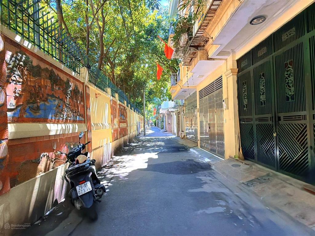 Bán nhà duy tân  phân lô  ô tô đỗ cửa  nhà mới thang máy  full nội thất  view thoáng