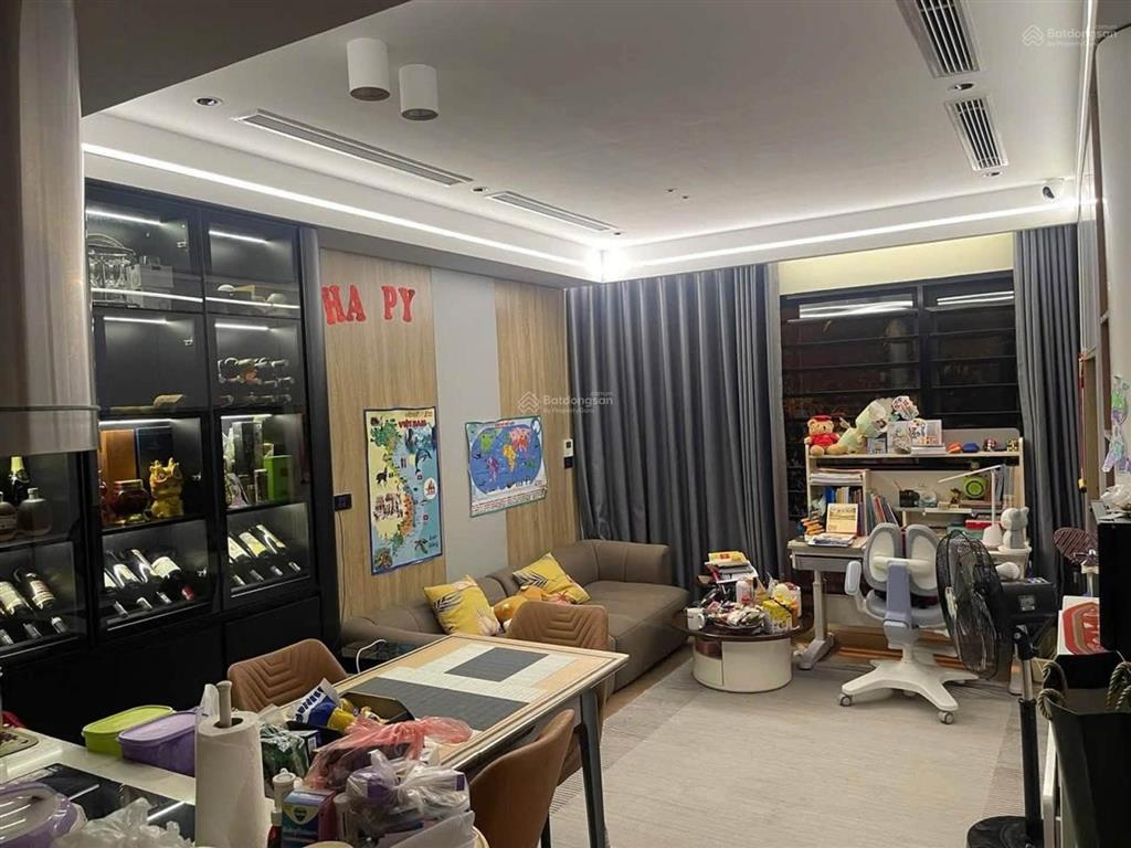 Bán nhà duy tân  phân lô  ô tô đỗ cửa  nhà mới thang máy  full nội thất  view thoáng