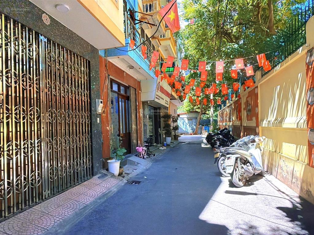 Bán nhà duy tân  phân lô  ô tô đỗ cửa  nhà mới thang máy  full nội thất  view thoáng