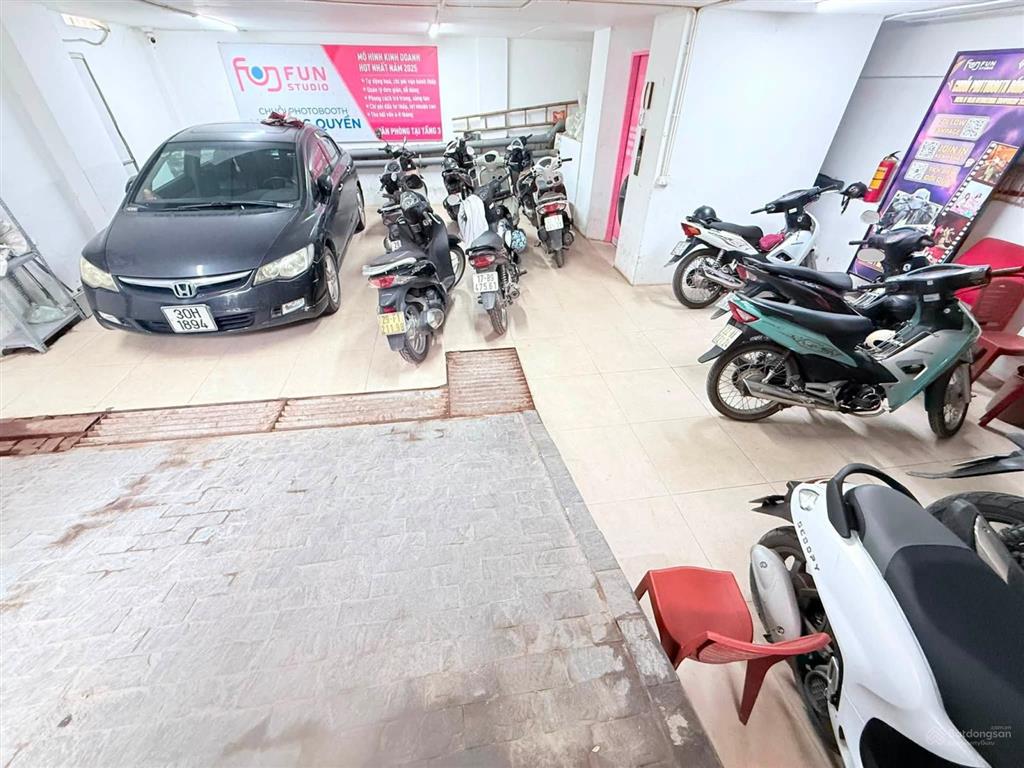Bán nhà nguyễn khang  7 tầng  lô góc 2 mặt thoáng  ô tô vào nhà  ngõ thông