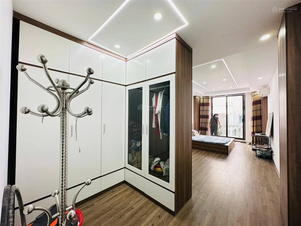 Bán nhà nguyễn khang  8 tầng thang máy  nhà đẹp gần phố  ô tô vào nhà
