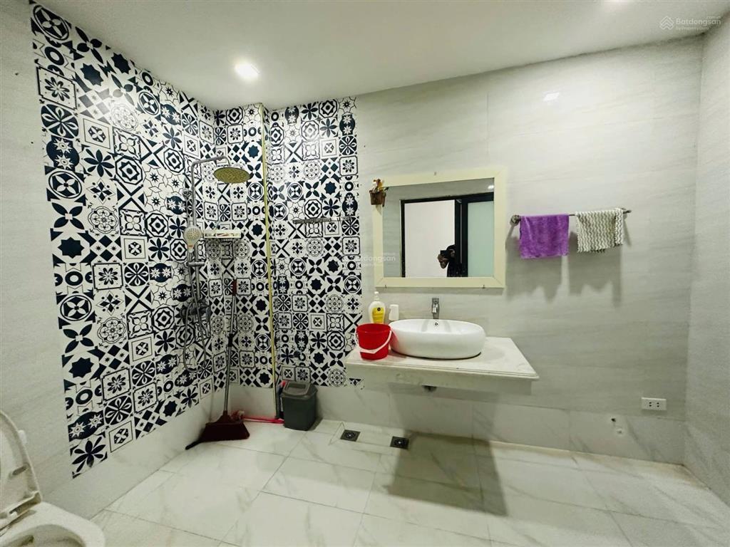 Bán nhà nguyễn khang  8 tầng thang máy  nhà đẹp gần phố  ô tô vào nhà