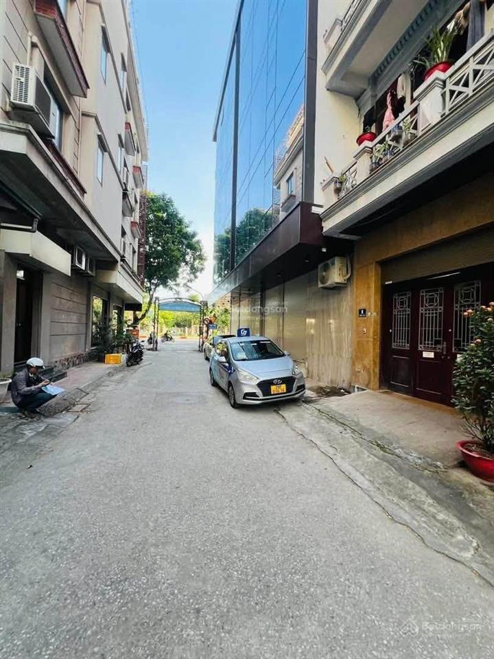 Bán nhà hoàng quốc việt  phân lô ô tô tránh  10m ra phố  dân xây kiên cố