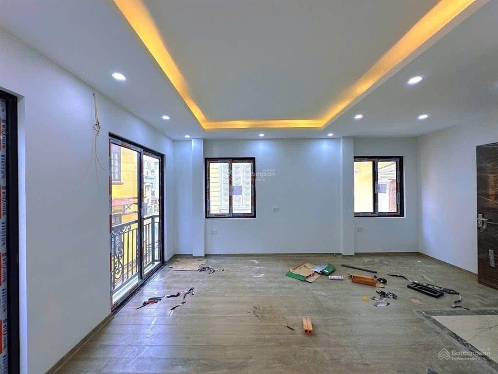 Bán nhà hoàng quốc việt  lô góc 3 mặt ngõ  gara ô tô  thang máy  view hồ
