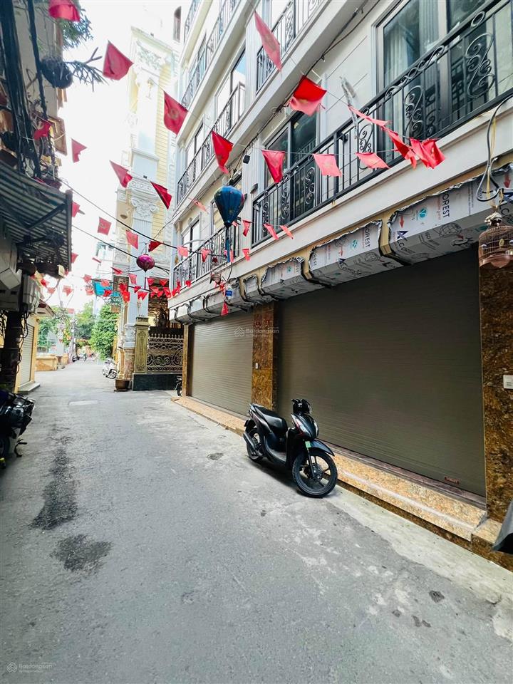 Bán nhà hoàng quốc việt  lô góc 3 mặt ngõ  gara ô tô  thang máy  view hồ