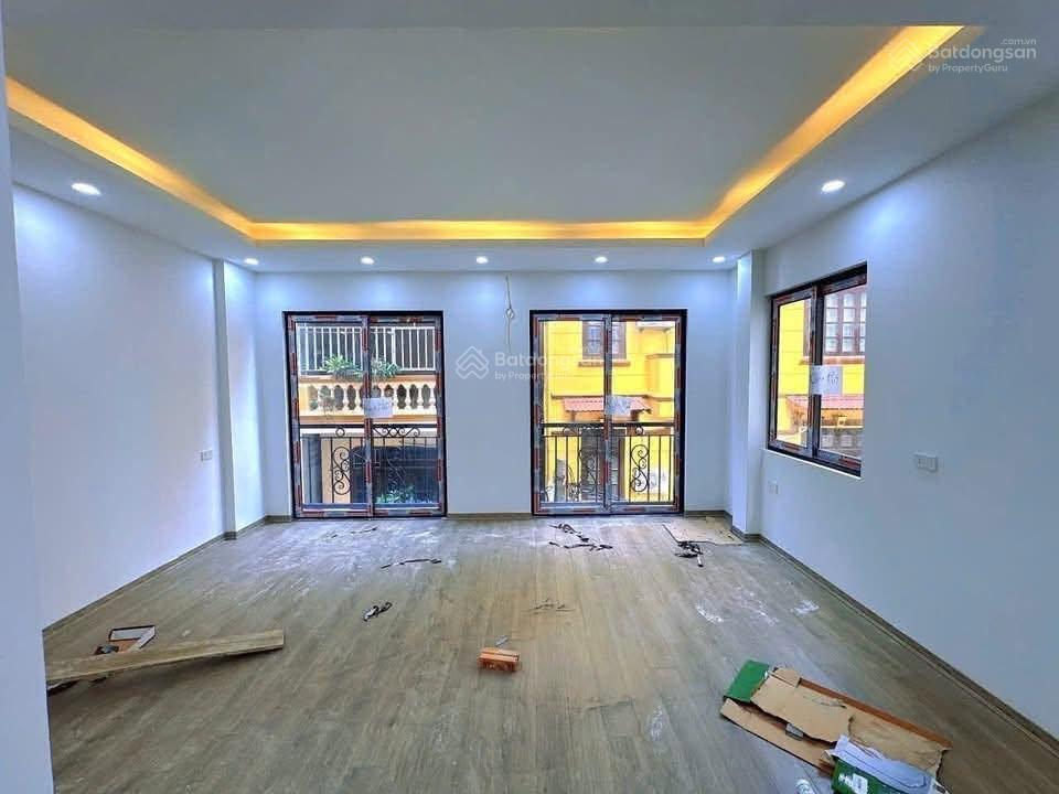 Bán nhà hoàng quốc việt  lô góc 3 mặt ngõ  gara ô tô  thang máy  view hồ