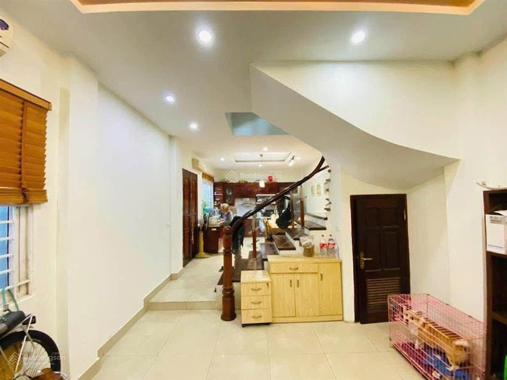 Bán nhà trần quốc hoàn  phân lô ô tô  mặt ngõ thông  giá đẹp  chủ thiện chí