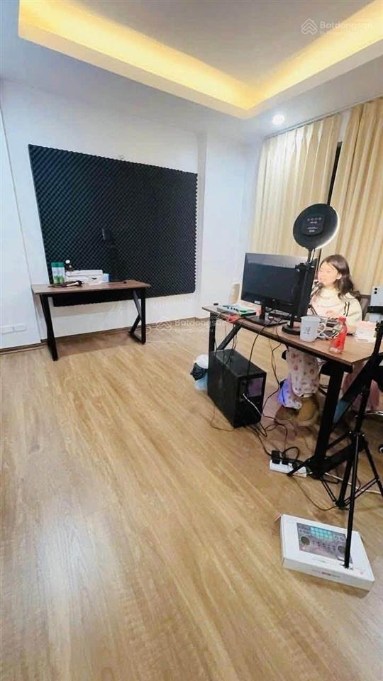 Bán nhà dịch vọng  lô góc  2 thoáng  ngõ thông  ô tô đỗ cửa  vị trí đẹp