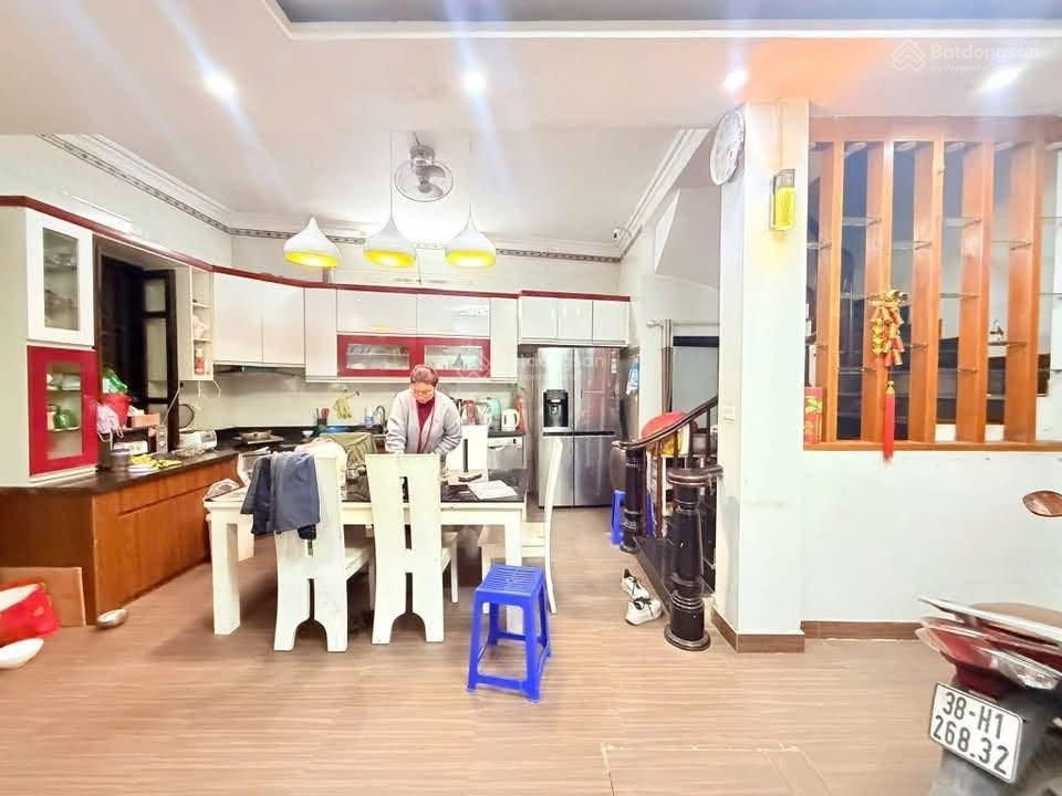 Bán nhà hoa bằng  dân xây  11 phòng  50m ra mặt phố  ô chờ thang máy
