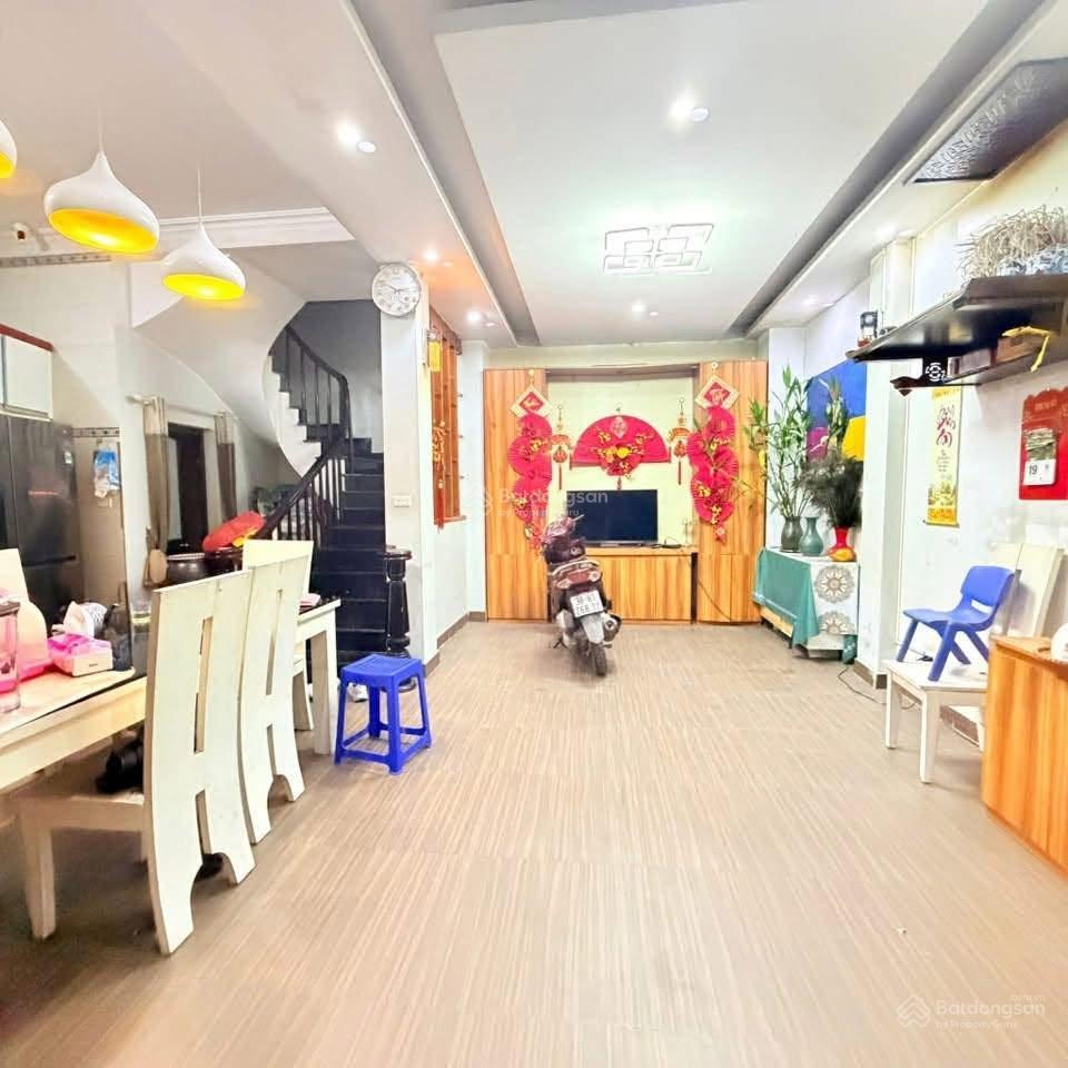 Bán nhà hoa bằng  dân xây  11 phòng  50m ra mặt phố  ô chờ thang máy