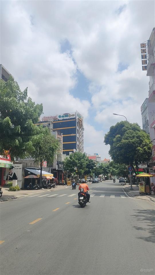 Bán nhà mặt phố tại tân sơn nhì, 17,5 tỷ, 72 m2, hàng hiếm tại giá ưu đãi