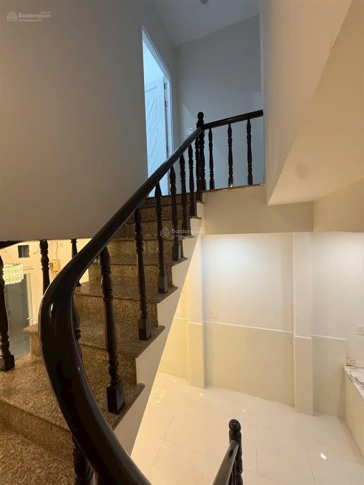 Chủ nhà cần bán nhà 3ty700 trieu
4 x 9m 1 lầu + 2p + tolet sh hoàn công ,trung tâm q8, thuận tiện