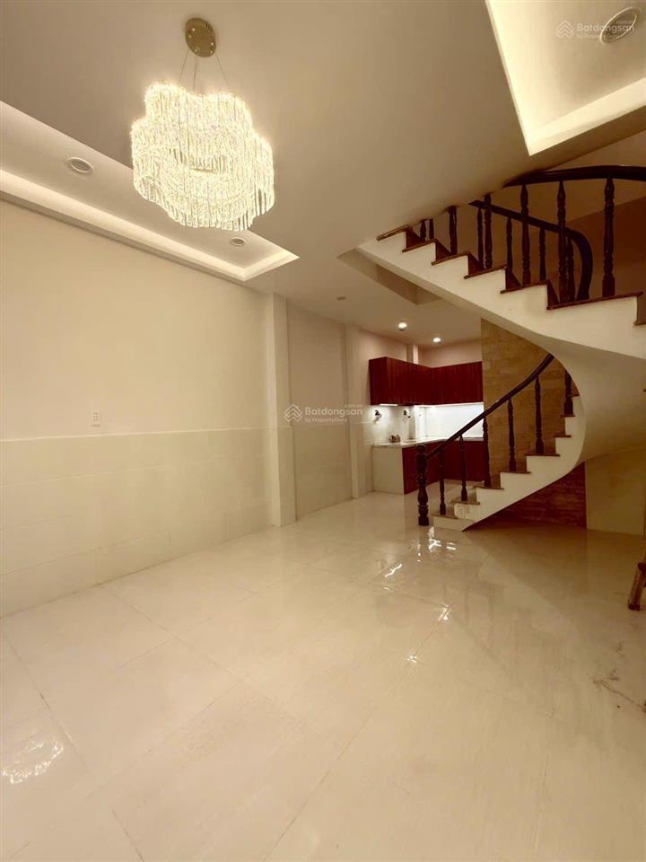 Chủ nhà cần bán nhà 3ty700 trieu
4 x 9m 1 lầu + 2p + tolet sh hoàn công ,trung tâm q8, thuận tiện