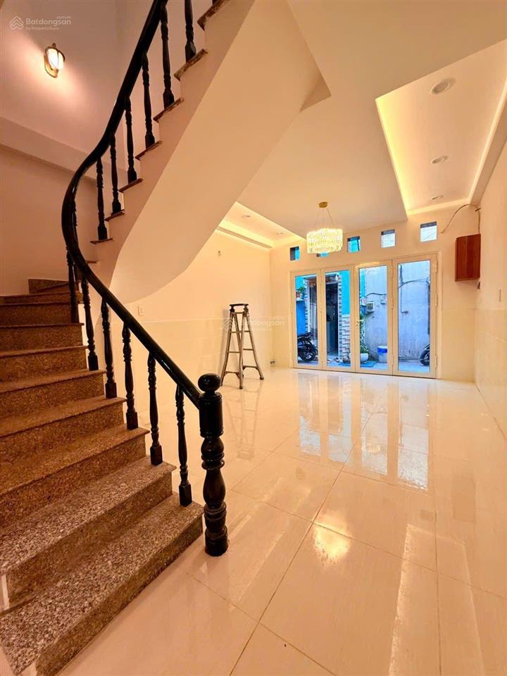 Chủ nhà cần bán nhà 3ty700 trieu
4 x 9m 1 lầu + 2p + tolet sh hoàn công ,trung tâm q8, thuận tiện