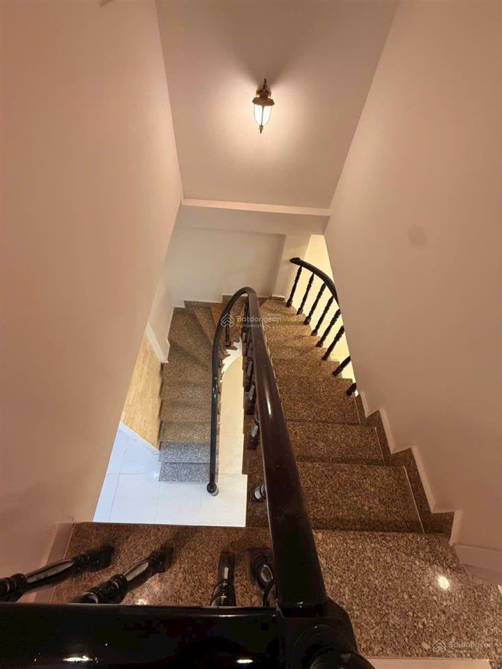 Chủ nhà cần bán nhà 3ty700 trieu
4 x 9m 1 lầu + 2p + tolet sh hoàn công ,trung tâm q8, thuận tiện