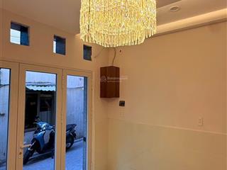 Chủ nhà cần bán nhà 3ty700 trieu
4 x 9m 1 lầu + 2p + tolet sh hoàn công ,trung tâm q8, thuận tiện