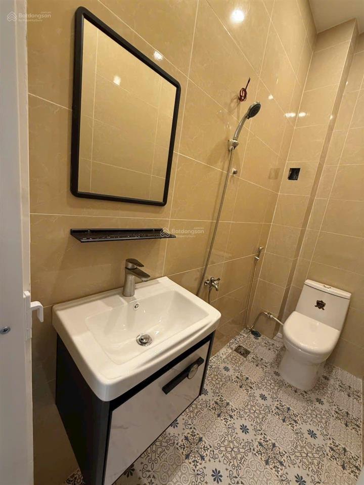 Chủ nhà cần bán nhà 3ty700 trieu
4 x 9m 1 lầu + 2p + tolet sh hoàn công ,trung tâm q8, thuận tiện