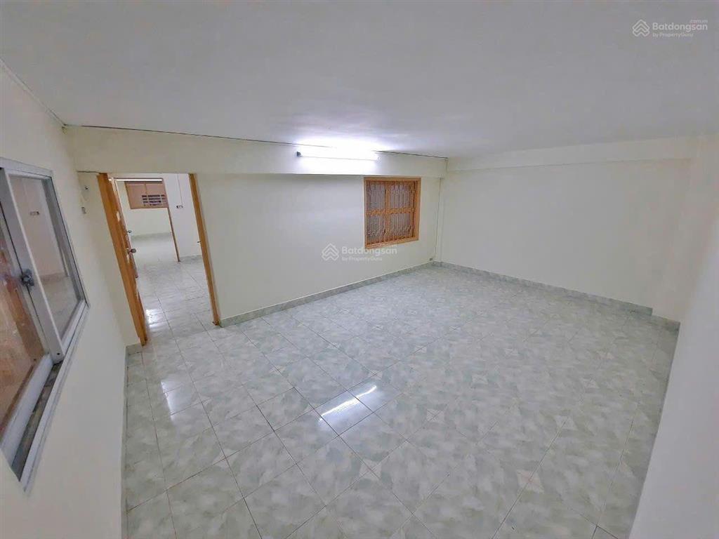 Cần bán gấp căn hộ cc hẻm 136 nguyễn tri phương, phường 9, quận 5 dt 127m2, 3 phòng ngủ, 1wc, view