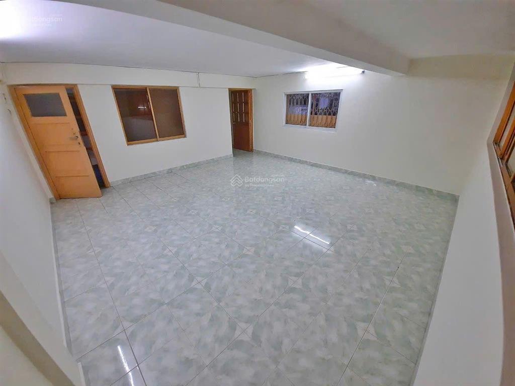 Cần bán gấp căn hộ cc hẻm 136 nguyễn tri phương, phường 9, quận 5 dt 127m2, 3 phòng ngủ, 1wc, view