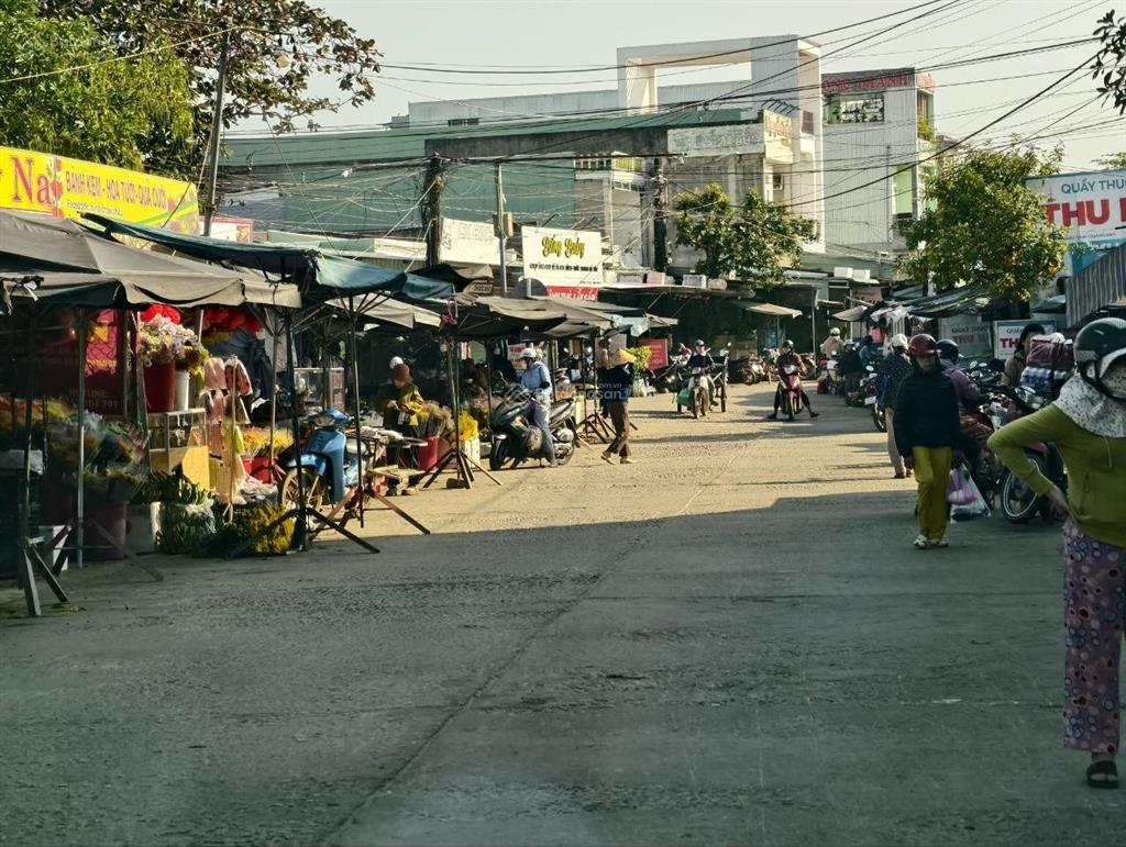 Đất nền sát ql1a  kinh doanh tốt  chỉ 1,3 tỷ