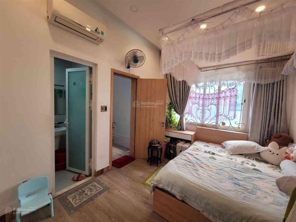 Lê văn sỹ | 70m2 | nhỉnh 7đ | ngang 4.5 | hẻm thông ra các đường lớn |
