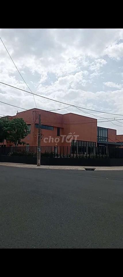 nhà đối diện trường học quốc tế DT 7 x 19.5m 1 lầu 