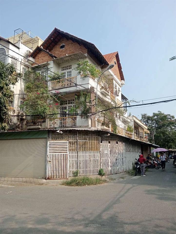 nhà gốc 2 mặt tiền đường số 5 kdc bình hưng DT 6 x 11m trệt 3 lầu 