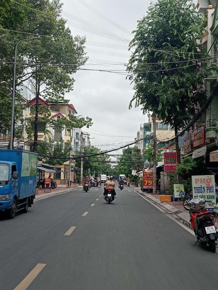 nhà CC tầng trệt mặt tiền đường 152 cao lỗ DT 5m x 14m trệt 1 lầu 