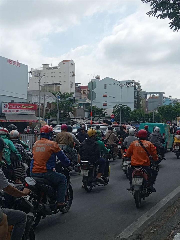 nhà mặt tiền gần ngay gốc phạm hùng với tạ Quang Bửu phường 5 quận 8 