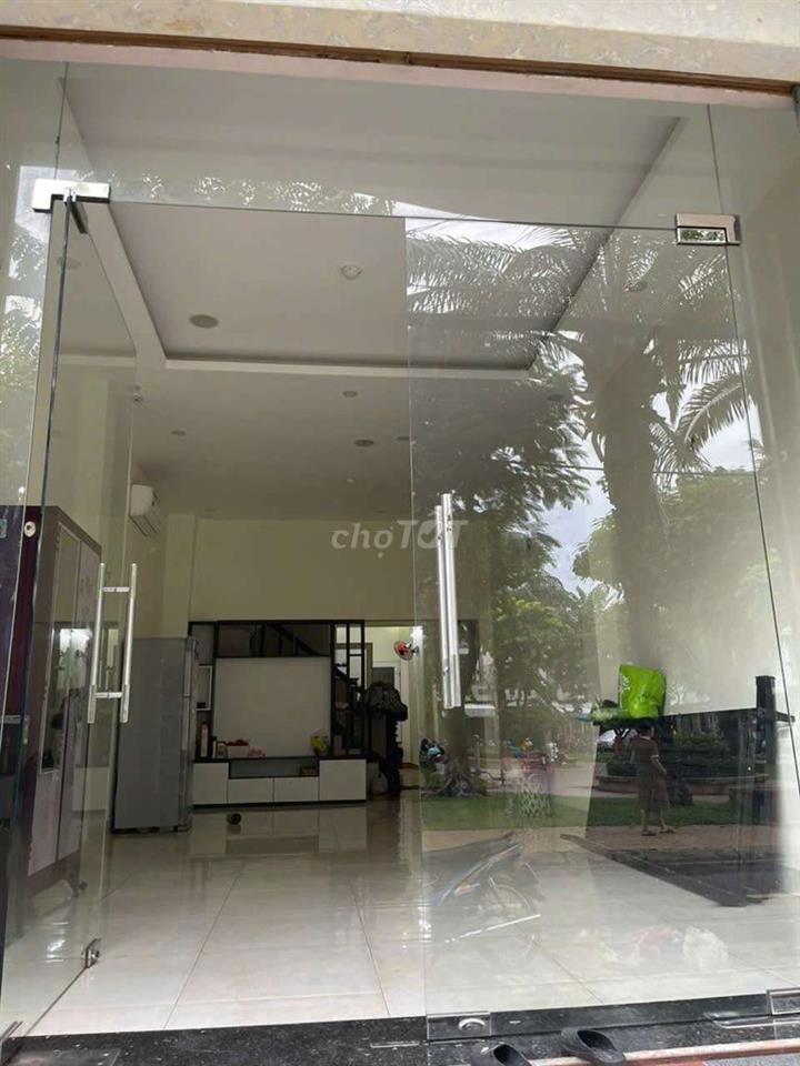 nhà 4 tầng mặt tiền 320 tạ Quang Bửu p5 q8 DT 4m x 18m 4 tầng 