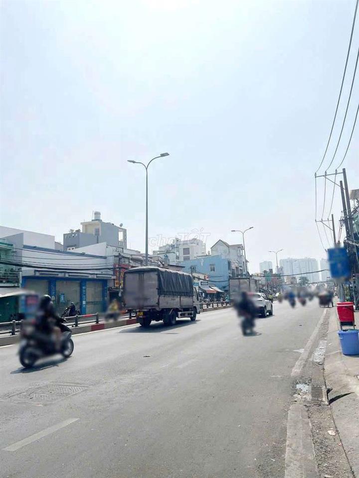 nhà mặt tiền tạ Quang Bửu p4 q8 DT 17m x 35m= 560m