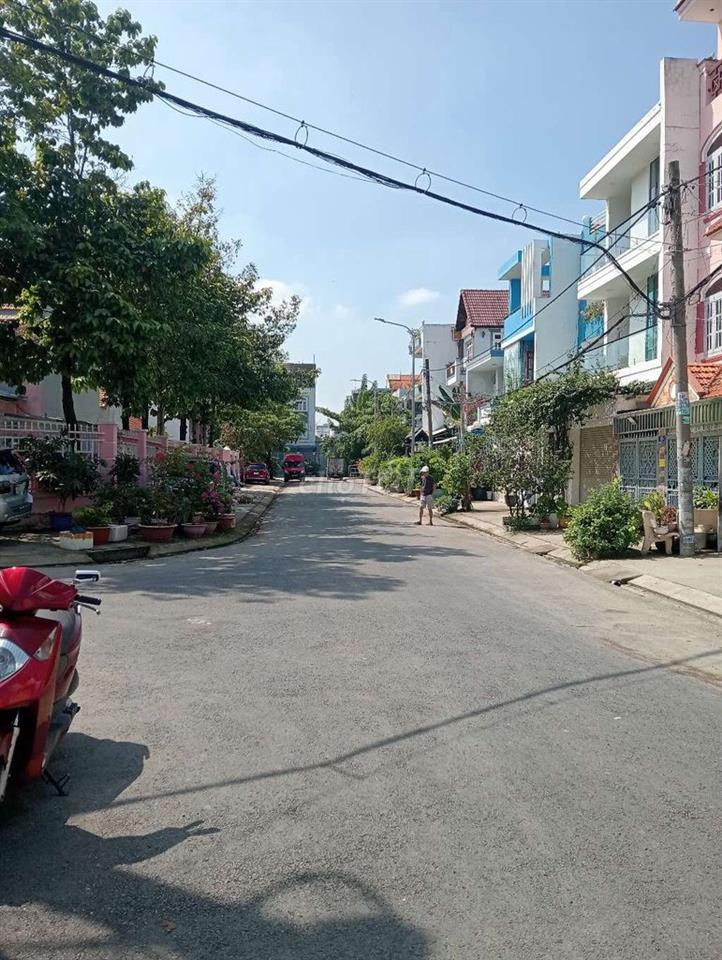 nhà gốc 2 mặt tiền đối diện trường học KDC bình hưng 