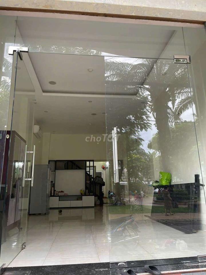 nhà mặt tiền kinh doanh đối diện công viên khu bông sao p5 q8 