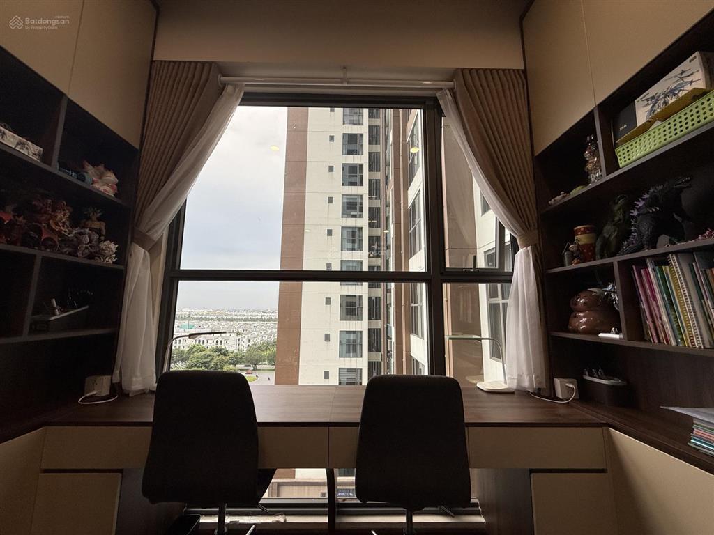 Chính chủ bán hoa hậu 3n masteri waterfront h2 | 80m| nội thất cao cấp | view hồ thoáng vĩnh viễn