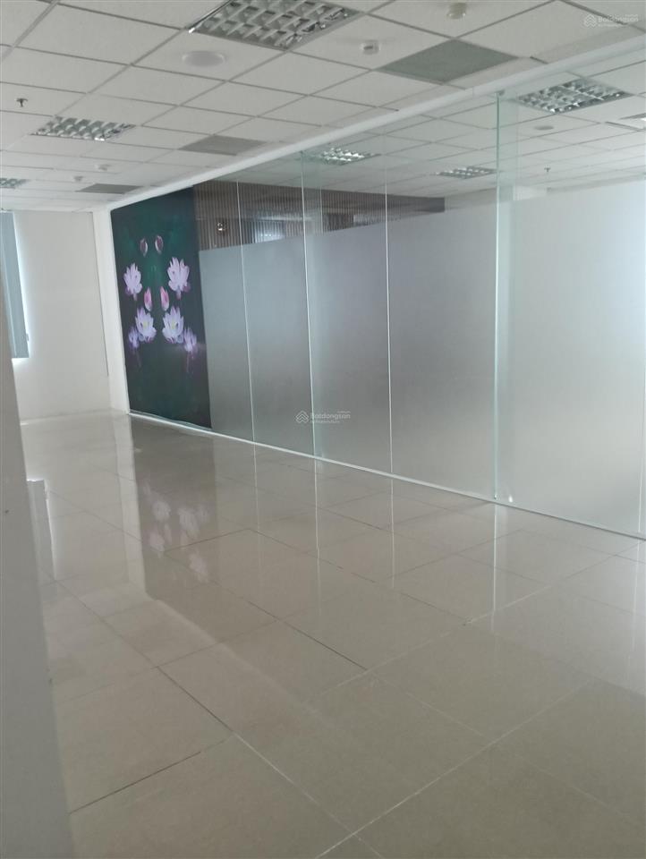 Toà nhà thuộc hệ thống viettel. có đầy đủ hệ thống lạnh