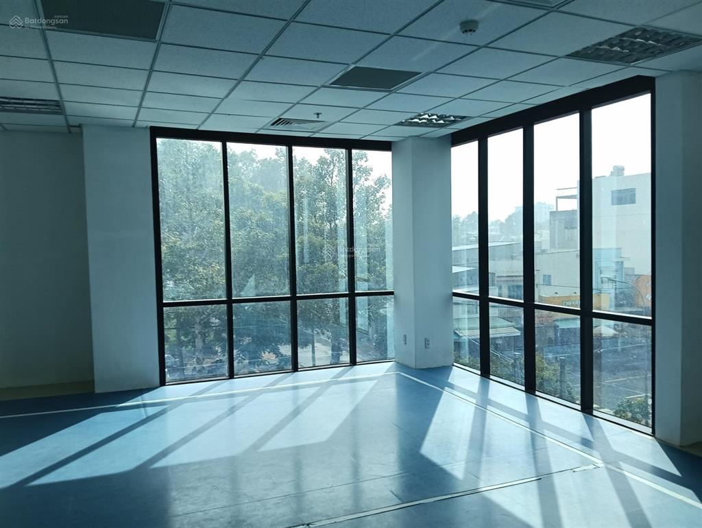 Toà nhà thuộc hệ thống viettel. có đầy đủ hệ thống lạnh