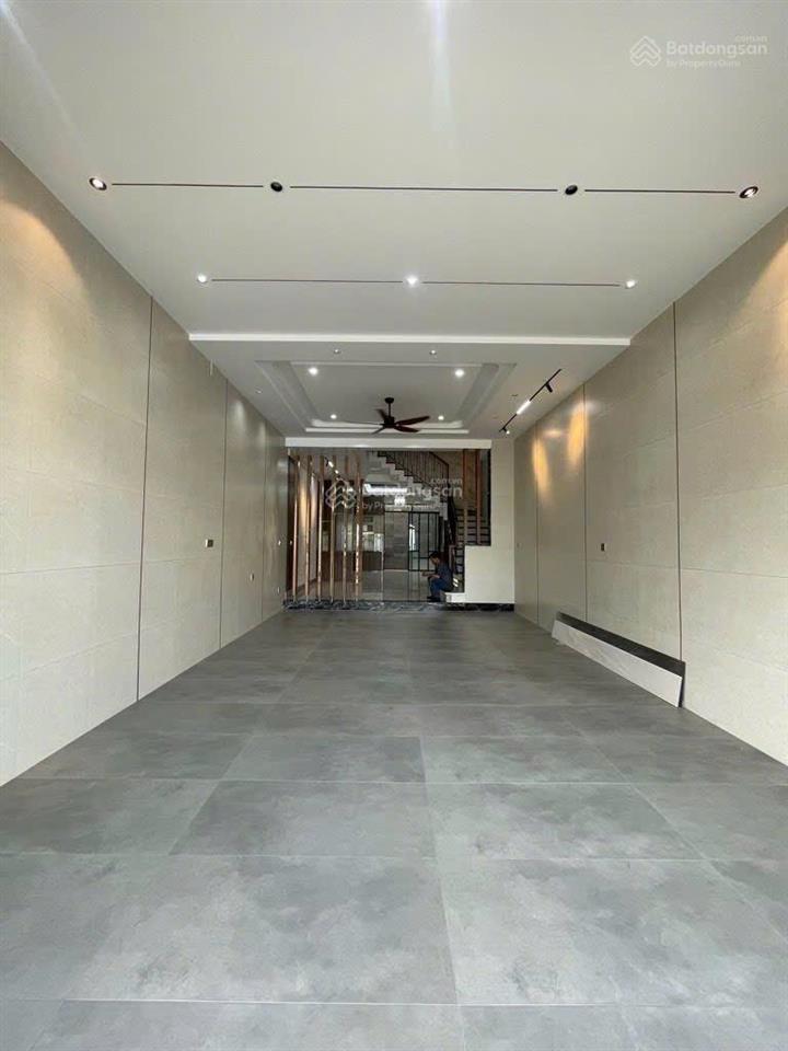 Bán nhà 4 tầng đẹp như ngọc trính  ngay tân sơn nhì ( tân phú )  dt 4,4 x 18m sổ vuông vức  hẻ