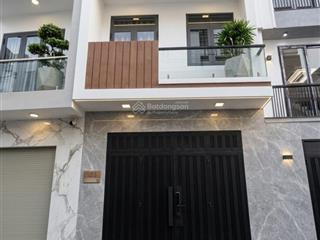 Chủ ngộp bank bán gấp  nhà 3 tầng ngay aeon  bờ bao tân thắng ( tân phú )  dt 4 x 15m  hẻm xh t