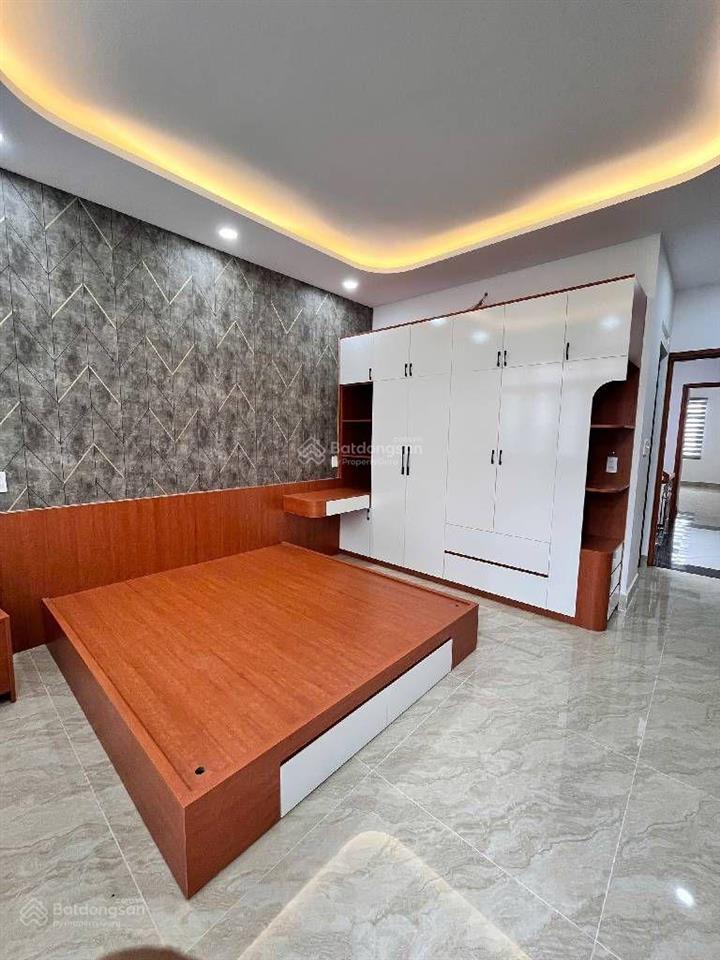 Bán nhà 4 tầng  ngay khu tên lửa ( bình tân )  dt 5 x 20m  đường 16m  giá chỉ 16 tỏi