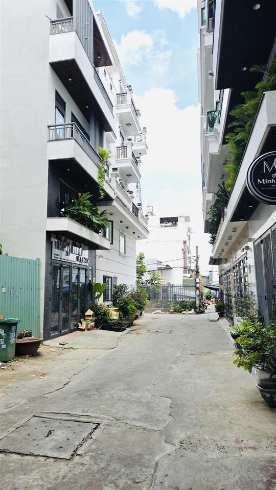 Bán nhà 4 tầng đẹp lung linh  gần chợ tân hương ( tân phú )  dt 4 x 18m  đường 8m  giá chỉ