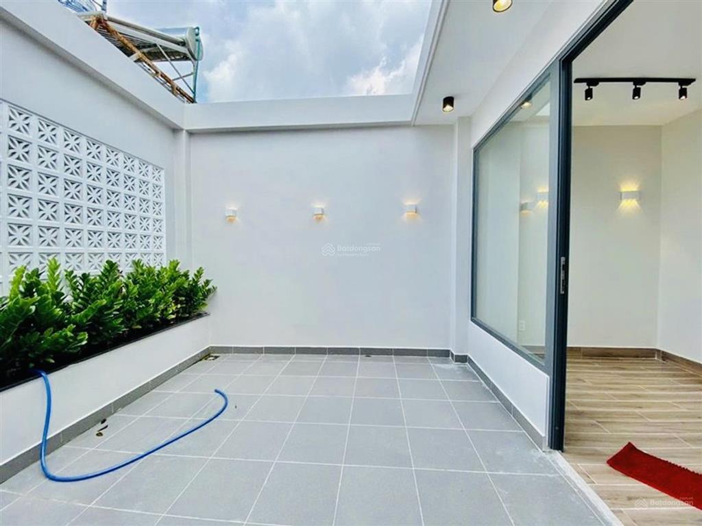 Bán nhà 4 tầng đẹp lung linh  gần chợ tân hương ( tân phú )  dt 4 x 18m  đường 8m  giá chỉ