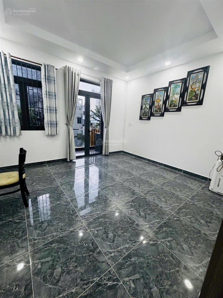 Ngay chợ tân hương (tân phú) 3 tầng diện tích 4,5 x 16m, hẻm oto tránh