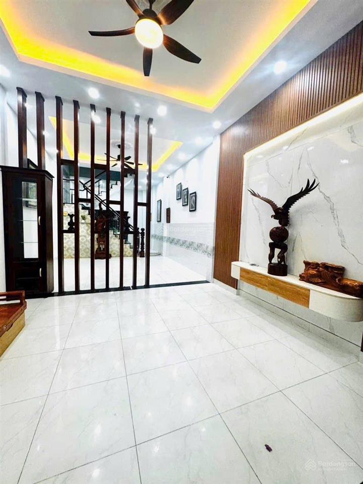 Ngay chợ tân hương (tân phú) 3 tầng diện tích 4,5 x 16m, hẻm oto tránh