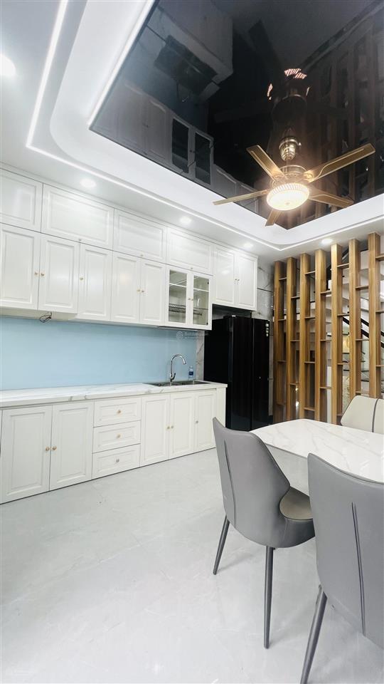 Nhà đẹp 5 tầng  gần hương lộ 2 (b. tân) nhỉnh 6 tỷ  dt 4 x 15m  đường nhựa 10m thông