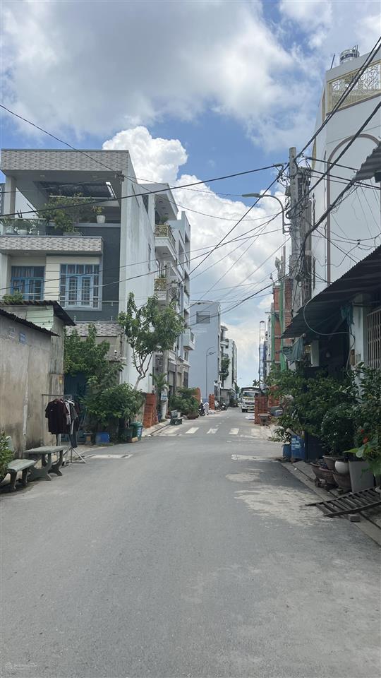 Nhà đẹp 5 tầng  gần hương lộ 2 (b. tân) nhỉnh 6 tỷ  dt 4 x 15m  đường nhựa 10m thông