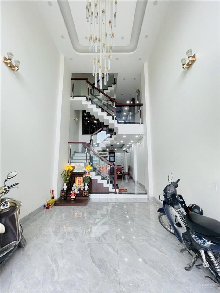 Bán nhà phố mtkd 5 tầng  dt 80m2 tại nguyễn sơn, tân phú giá 12,5tỷ