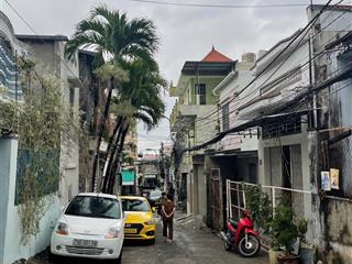 Nhà mới đường 2 ô tô , cách biển chỉ 5p đi xe . an cư , cho thuê , đầu tư .  0784 354 ***