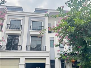 1 căn duy nhất biệt thự viêw công viên giá rẻ khu vực bến lức