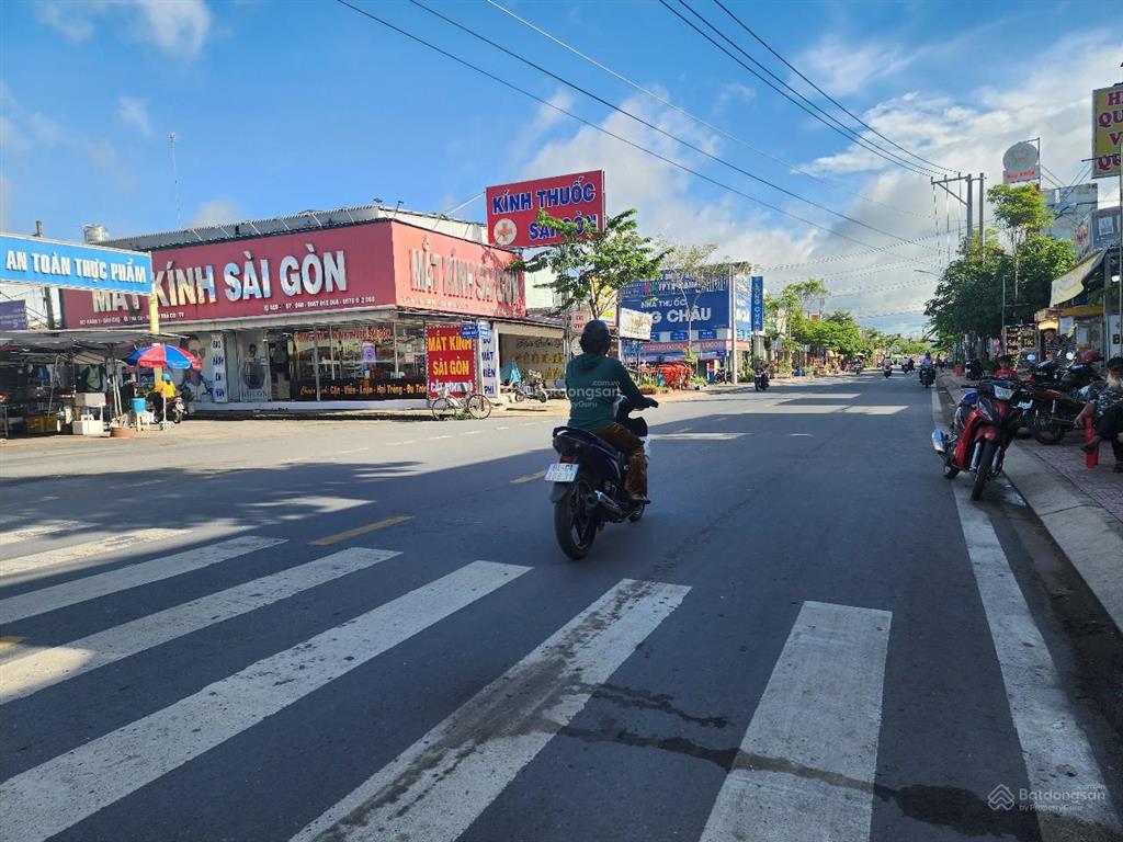 Sang lại nền đất (6x35=210m2) thổ cư shr mt đường quốc lộ 53 dân đông cạnh chợ, cty giá 720 triệu