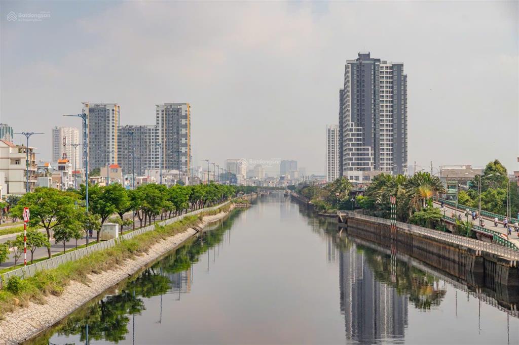 Shophouse vừa ở vừa kinh doanh  mặt tiền thuận tiện tt 30% nhận shop  còn 1 căn duy nhất block a